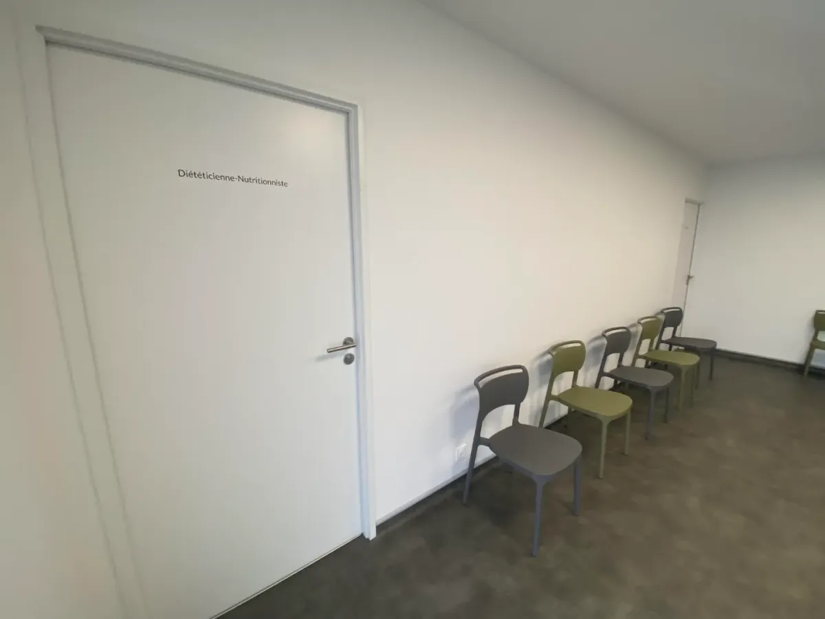 Salle d'attente du cabinet de diététique à Bouloc - Espace confortable et accueillant